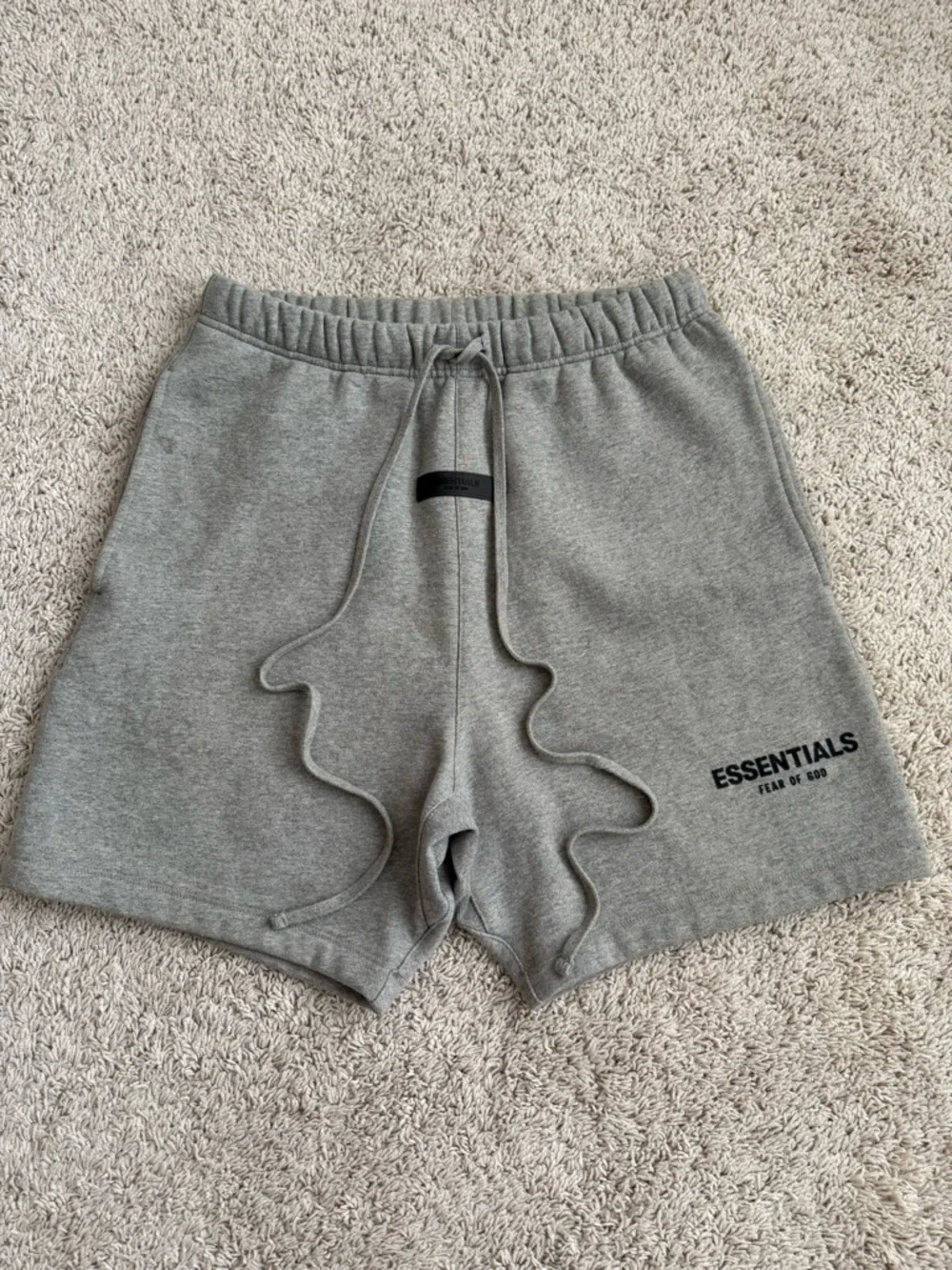 FEAR OF GOD ESSENTIALS Shorts. Size Small. Oversized. Grey. - Picture 4 of 8